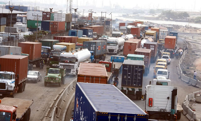 Lagos, Navy Begin Joint Operation to Clean Apapa