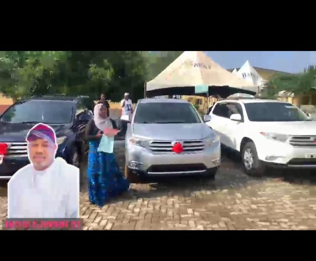 Otunba Wale Raji Anomo Honours Traditional Rulers with Luxury Cars in Ikosi-Ejinrin LCDA
