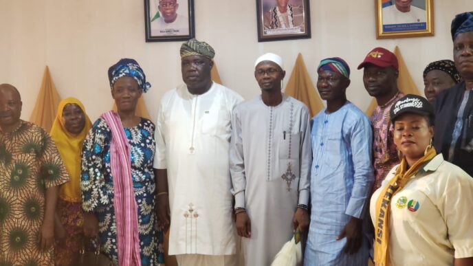 Eredo LCDA Chairman Pledges Health Centre, Water Facility for Igbooye Community