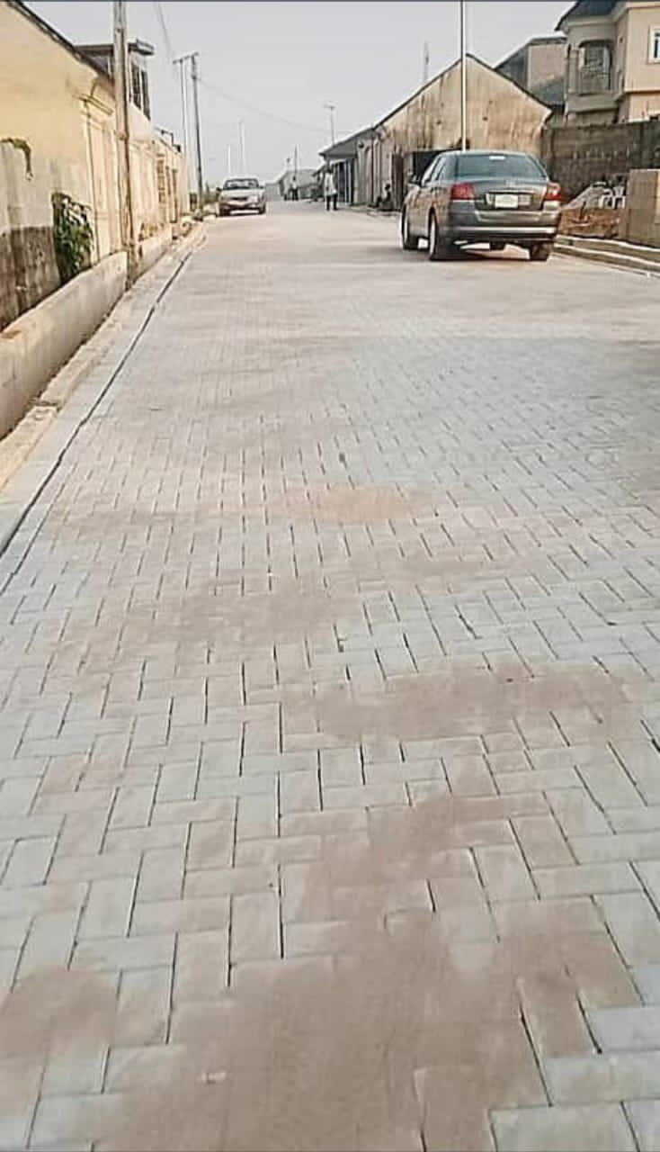 The Chairman of Epe Local Government, Princess Surah Animashaun, has successfully completed the construction of Shina Dipe Road.