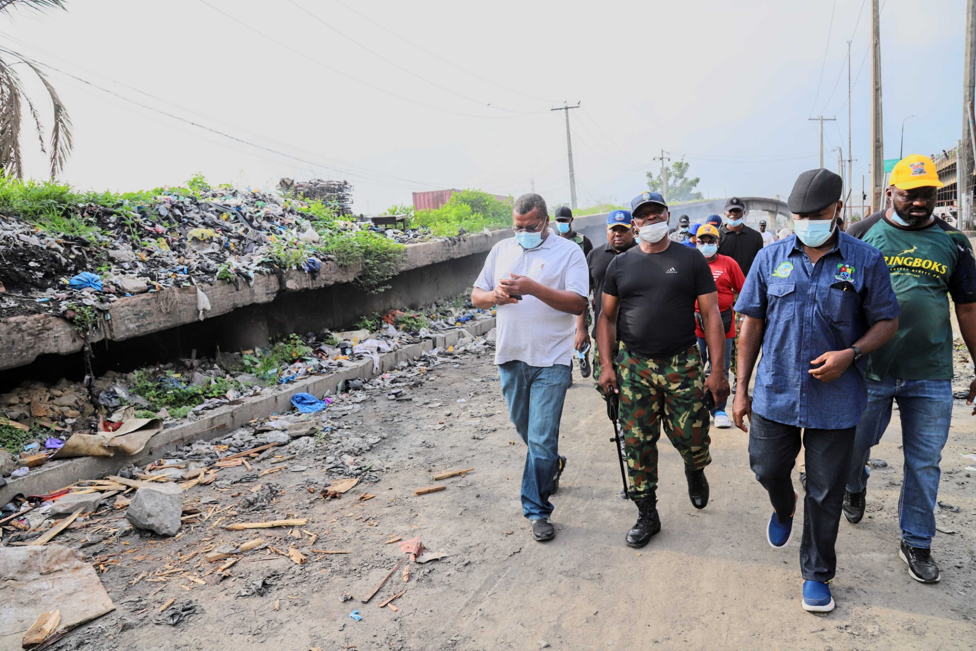 Lagos, Navy Tackle Environmental Infractions, Issues 48-Hour Ultimatum for Apapa Mechanics