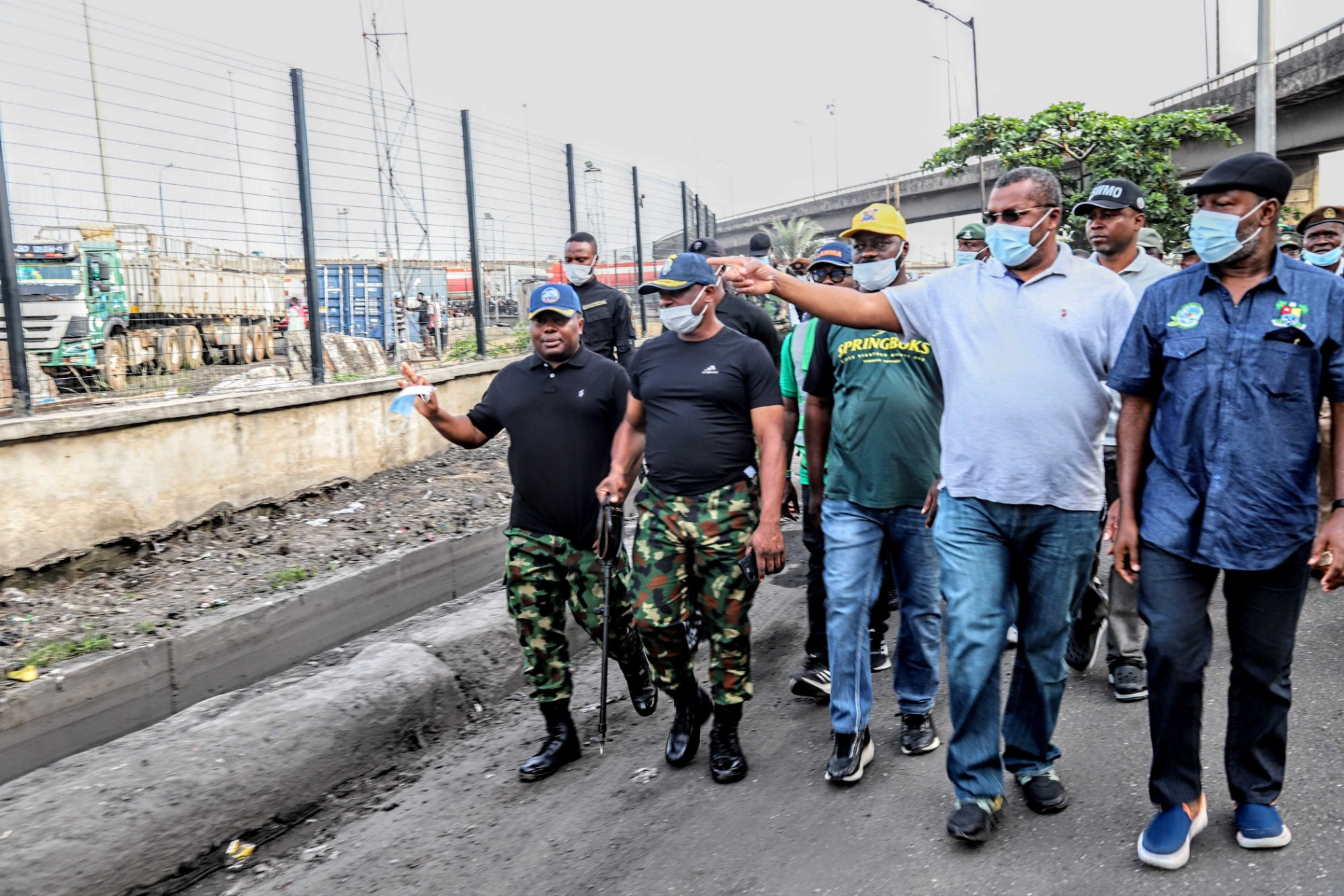 Lagos, Navy Tackle Environmental Infractions, Issues 48-Hour Ultimatum for Apapa Mechanics