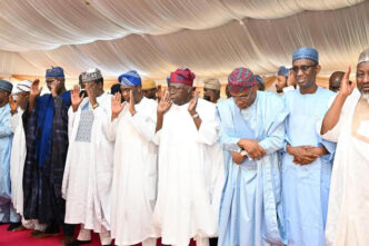 Tinubu, Top Officials Observe Eid-el-Kabir Prayers in Lagos