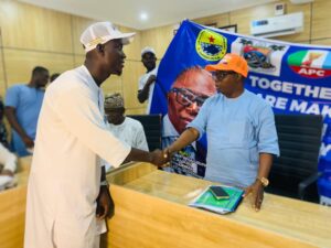 Orirede Foundation Presents Campaign Souvenirs to Ibeju-Lekki Council Boss Ahead of LG Polls