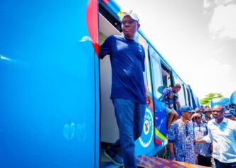 Sanwo-Olu Inspects Newly Acquired Trains for Lagos Blue Line Rail at National Theatre Station
