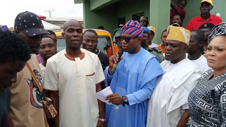 Hon. Bayo Balogun Boosts Local Economy With Shops, Other Business Tools