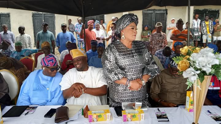 Hon. Bayo Balogun Boosts Local Economy With Shops, Other Business Tools