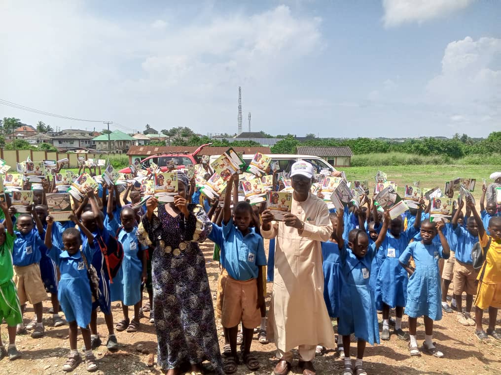 Princess Surah Animashaun Donates Thousands of Notebooks to Epe Pupils