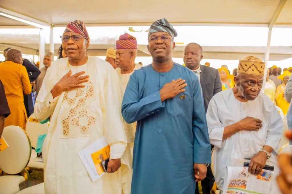 Sen. Abiru Unveils Cooperatives, Empowers Residents, Distributes Food Packs in Lagos East